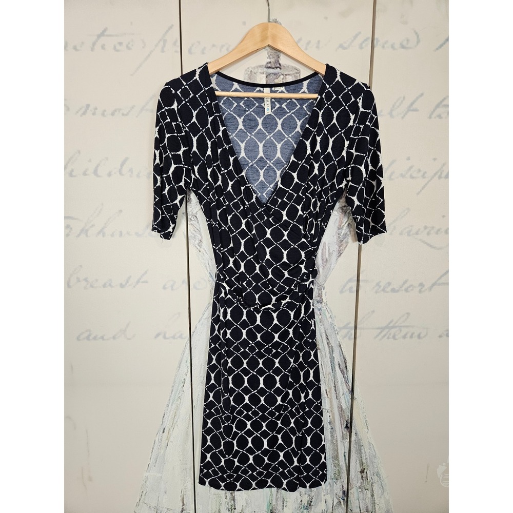Gilli‎ Navy White Geometric Print Wrap Dress V-Neck Short Sleeve Small 8540